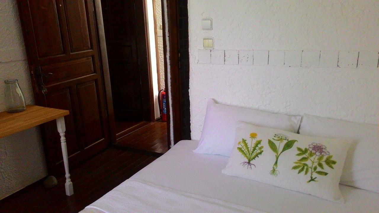Assos Bohemian Hotel Экстерьер фото